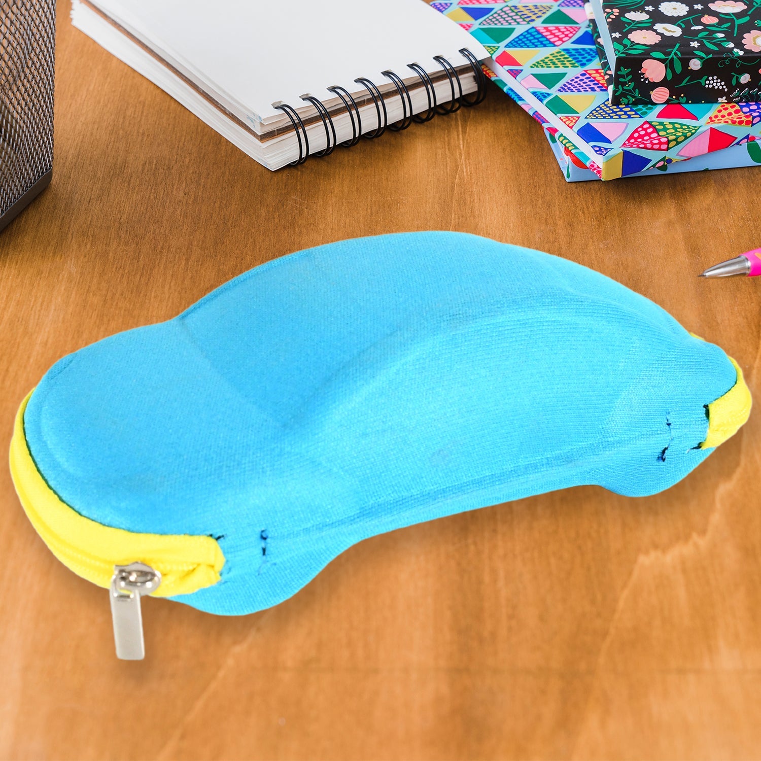 17505 Cartoon Car Shape Sunglasses Box Portable Eyeglasses Case Fashion Lovely Sunglass Case Children's Glasses Box Blind Box for Kids Sunglasses Cases (1 Pc)