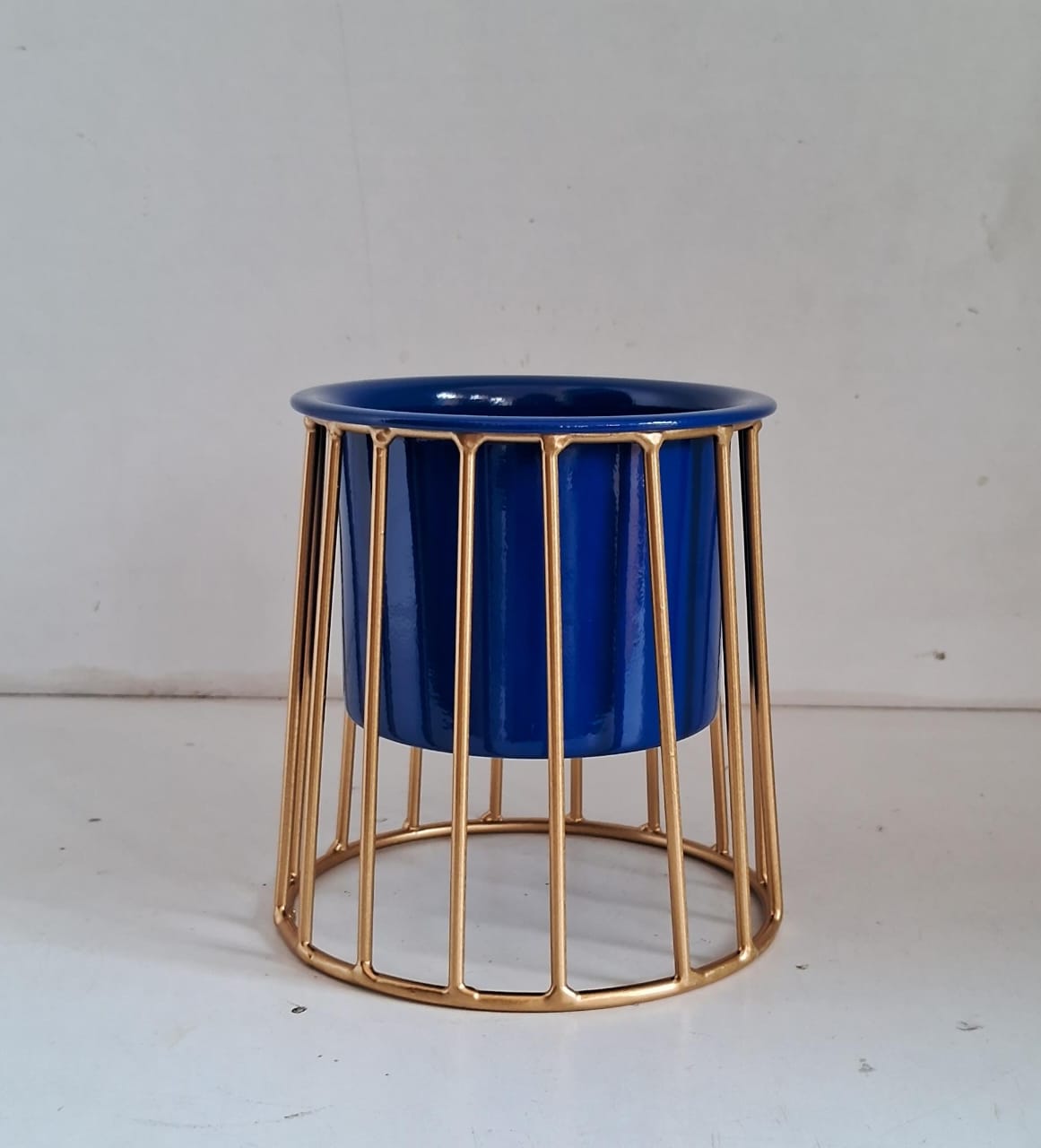 Metal Mini Pot with Stand Model No: 1341