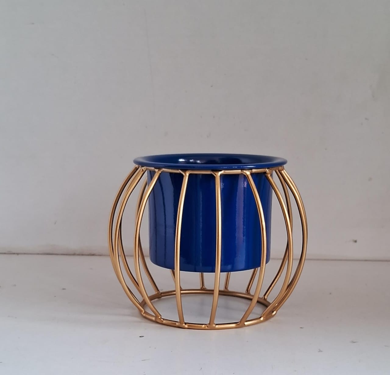 Metal Mini Pot with Stand Model No: 1343