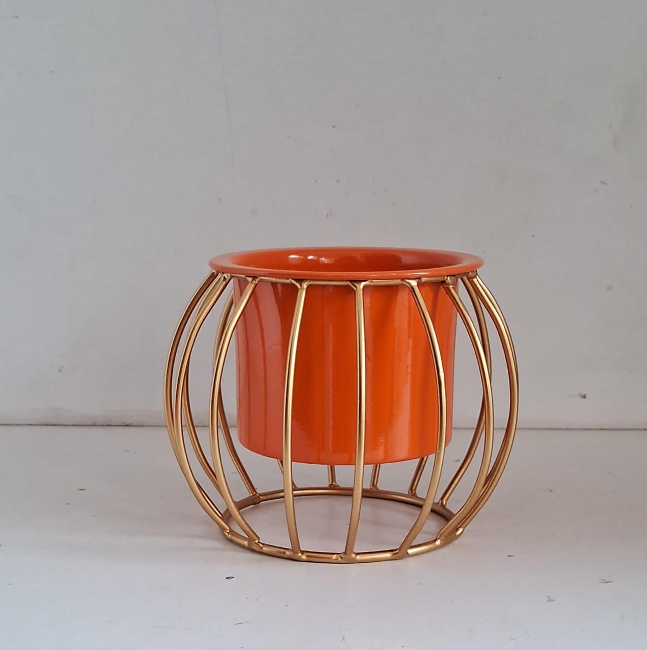 Metal Mini Pot with Stand Model No: 1343