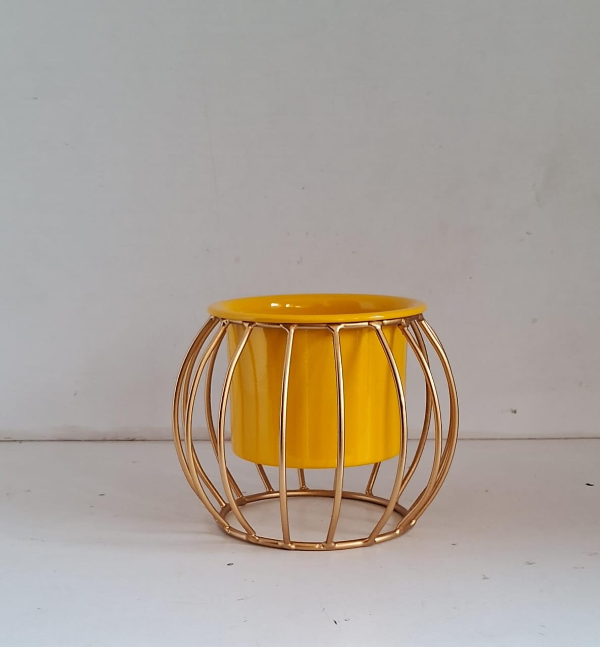 Metal Mini Pot with Stand Model No: 1343