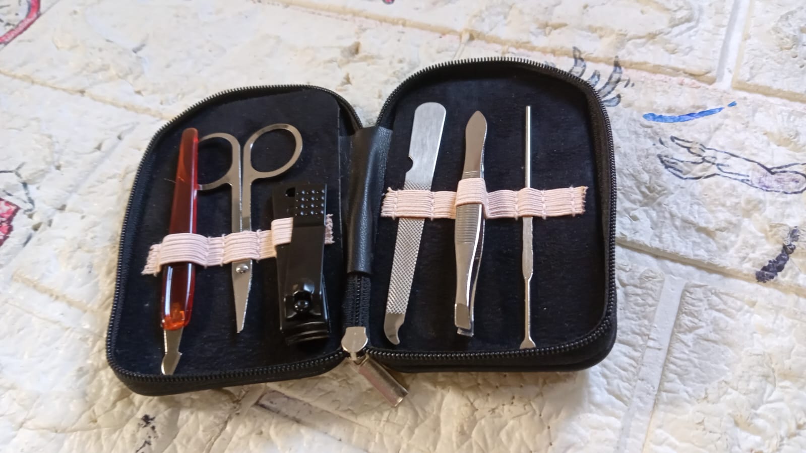 6840 6in1 Nail Clipper Kit Fingernail Clipper, Manicure Set, Stainless Steel Nail Cutter Set ,Manicure Tool, Nail Clippers Care Tools with Lightweight and Beautiful Travel Leather Case (6 Pc Set)